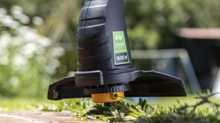 Aparador de Grama WG AG01E: Seu jardim mais bonito com a WAP.
