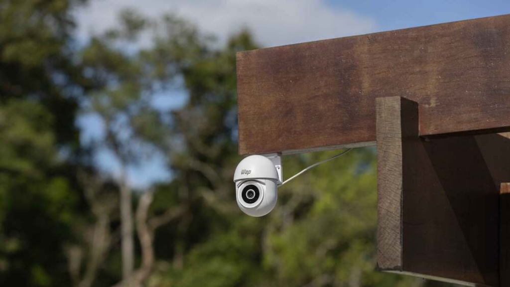 câmera de segurança WAP lens 300 em uma casa inteligente